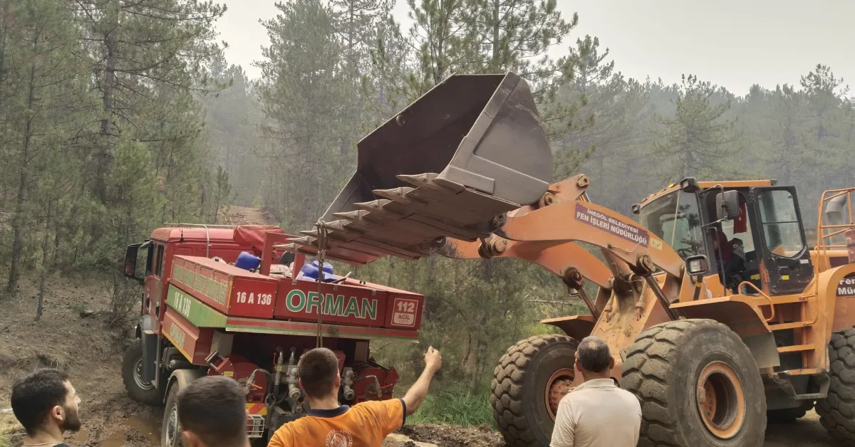İnegöl’den Yangın Seferberliği! 20 Araç Ve 18 Personel Sahada (1)