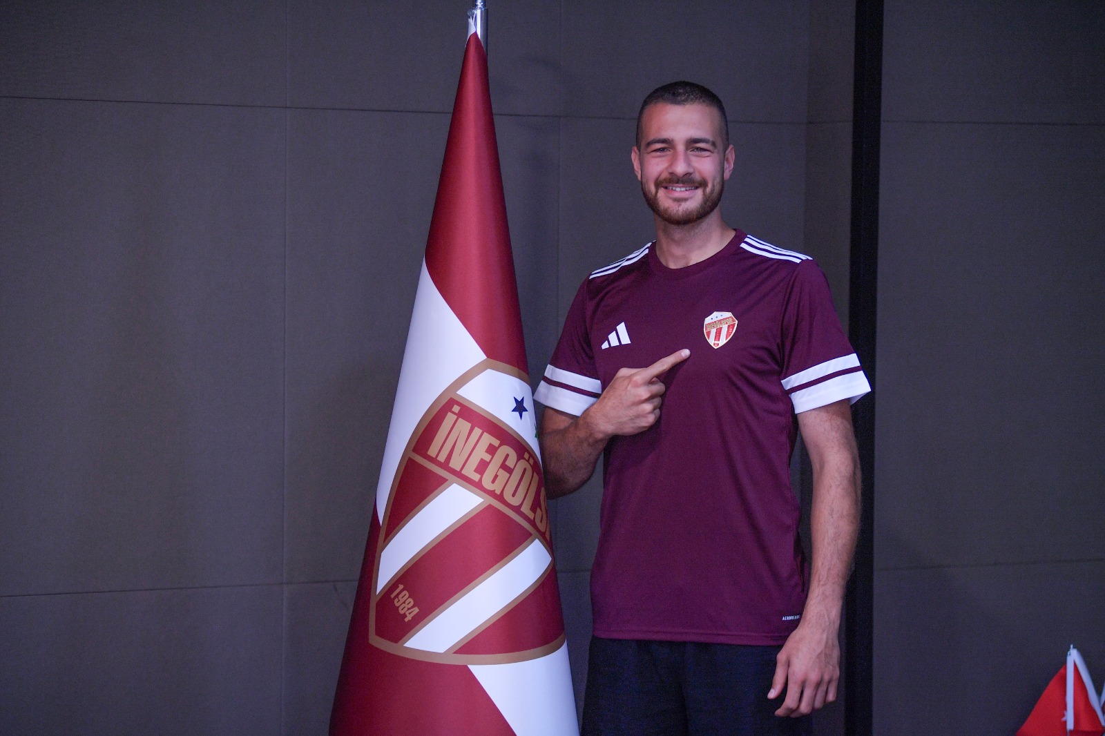 İnegölspor, Kaleci Emre Şeker Ile 2 Yıllık Sözleşme İmzaladı (3)