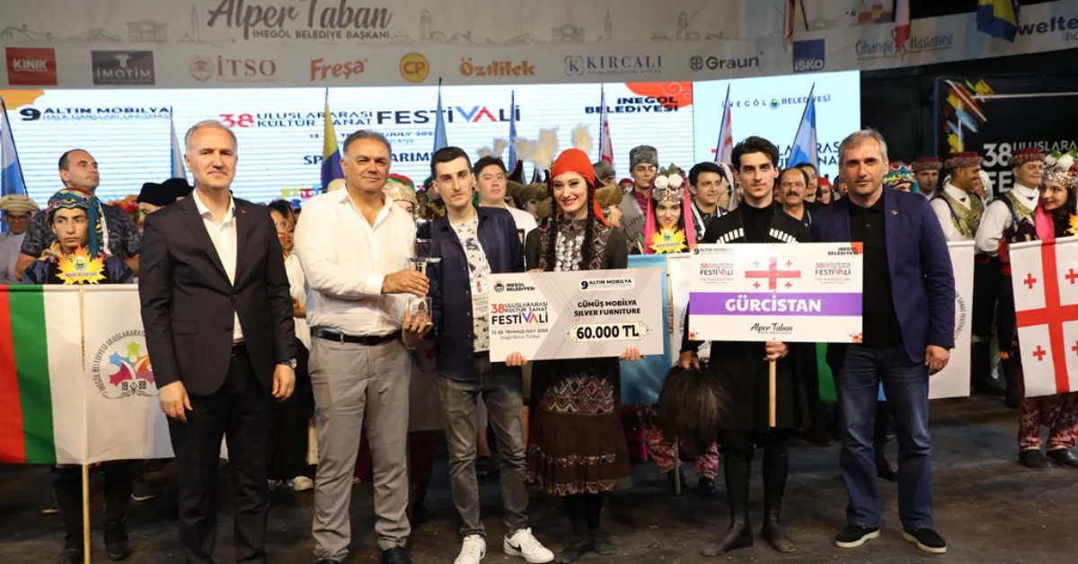 İnegöl’ün Kültür Festivalinde Altın Mobilya Ödülünü Kktc Kazandı (10)