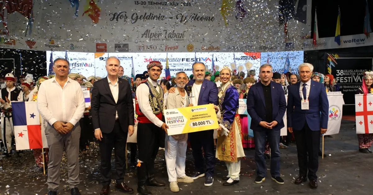 İnegöl’ün Kültür Festivalinde Altın Mobilya Ödülünü Kktc Kazandı (11)