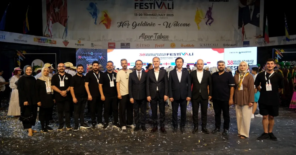 İnegöl’ün Kültür Festivalinde Altın Mobilya Ödülünü Kktc Kazandı (3)
