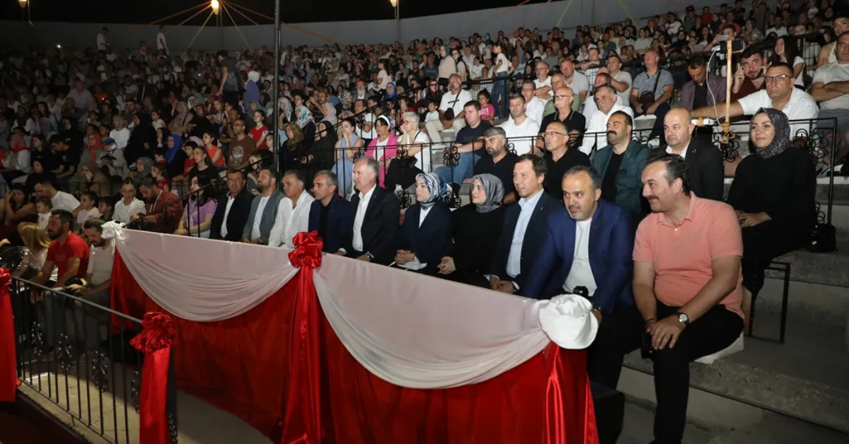 İnegöl’ün Kültür Festivalinde Altın Mobilya Ödülünü Kktc Kazandı (5)