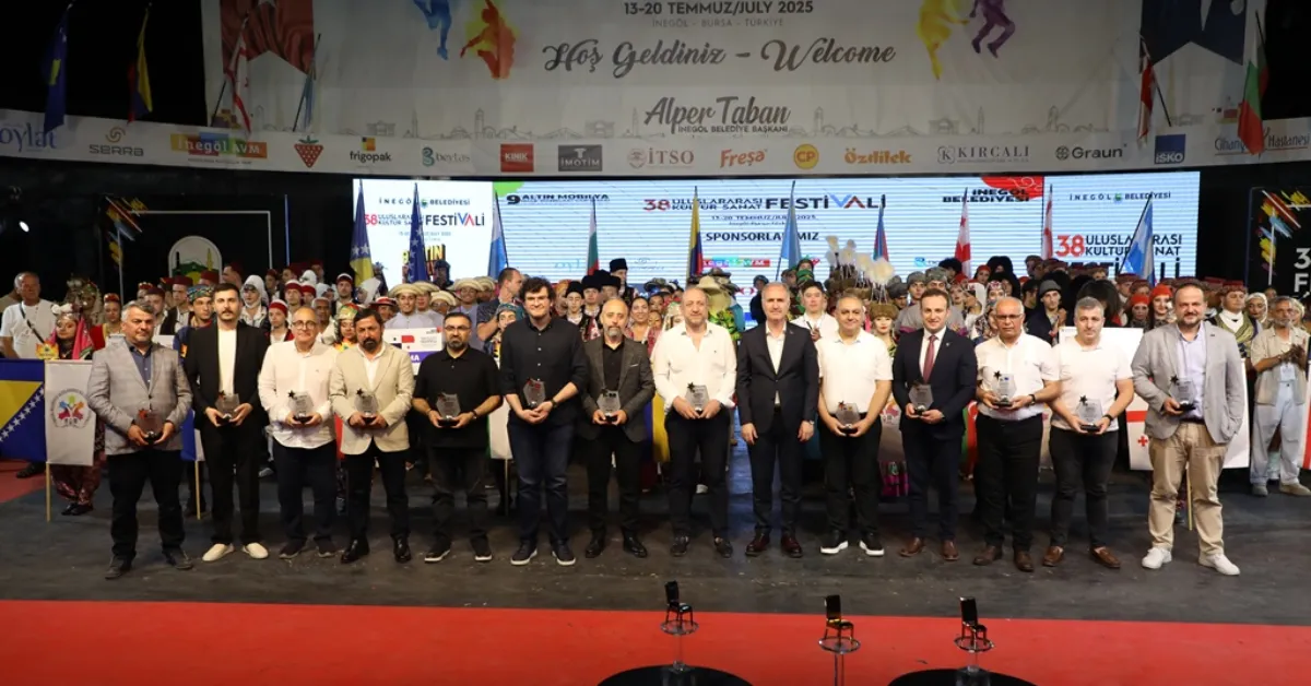 İnegöl’ün Kültür Festivalinde Altın Mobilya Ödülünü Kktc Kazandı (7)