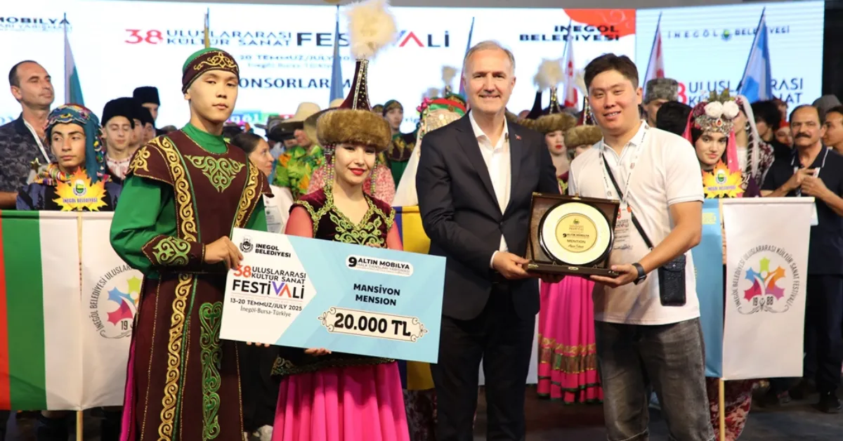 İnegöl’ün Kültür Festivalinde Altın Mobilya Ödülünü Kktc Kazandı (8)