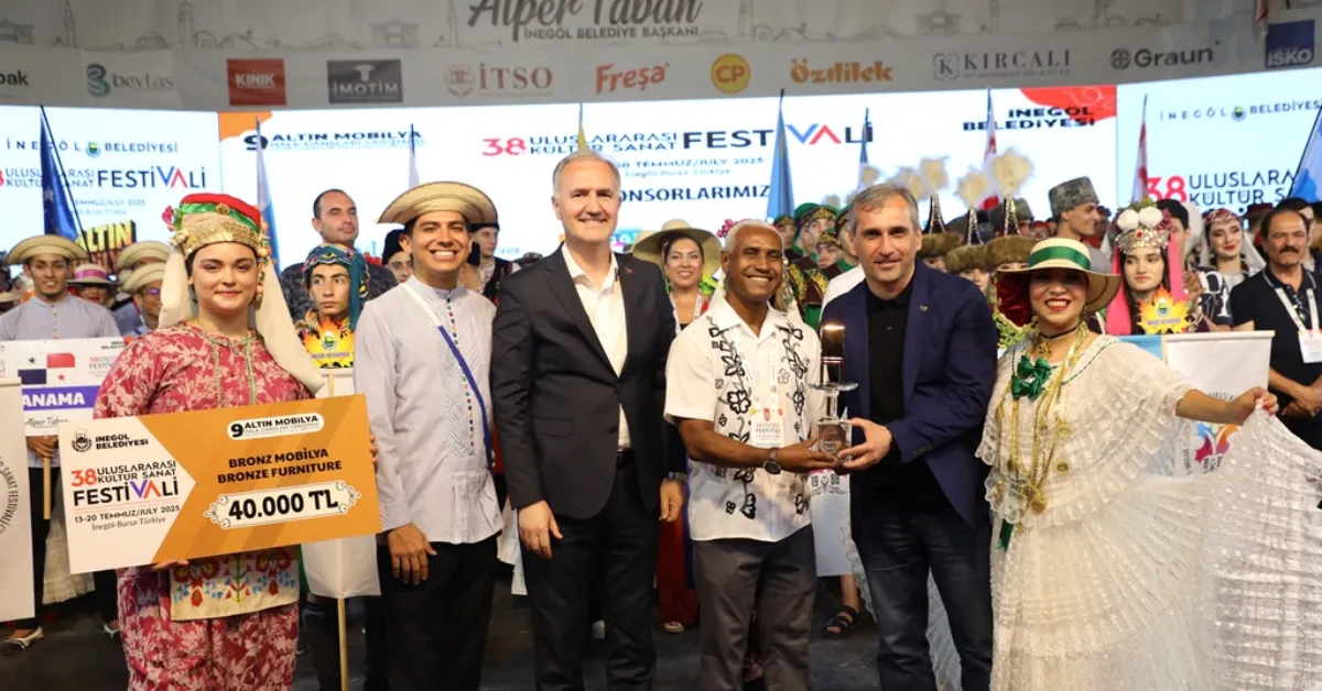 İnegöl’ün Kültür Festivalinde Altın Mobilya Ödülünü Kktc Kazandı (9)