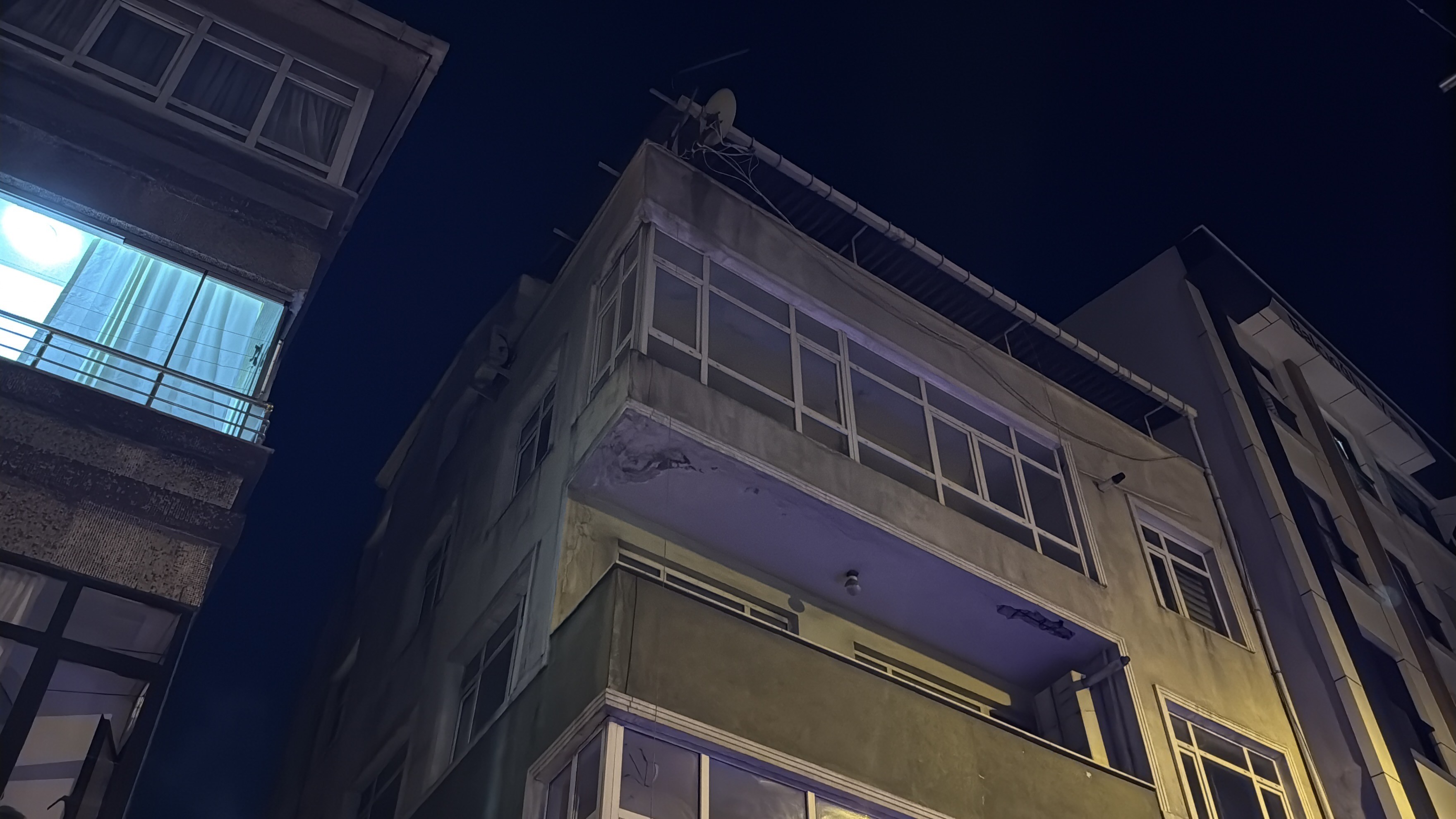 İntihar Teşebbüsünde Bulunan Şahıs 5 Saatin Sonunda Ikna Edildi (3)
