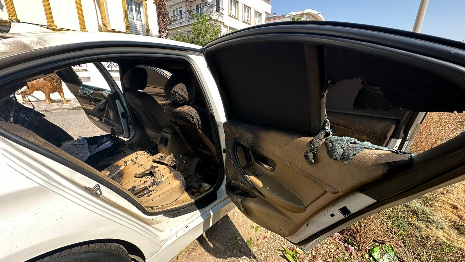 İş Adamının Lüks Otomobiline Saldırı (2)