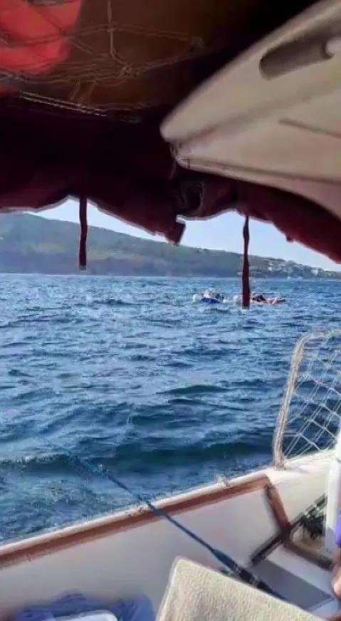 İstanbul'da Motoryat Tekneye Çarptı, 7 Kişi Denize Düştü! (1)