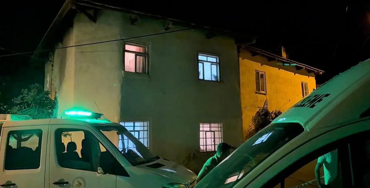 İşten Dönen Kadın Evde Iki Kişinin Cesediyle Karşılaştı (1)