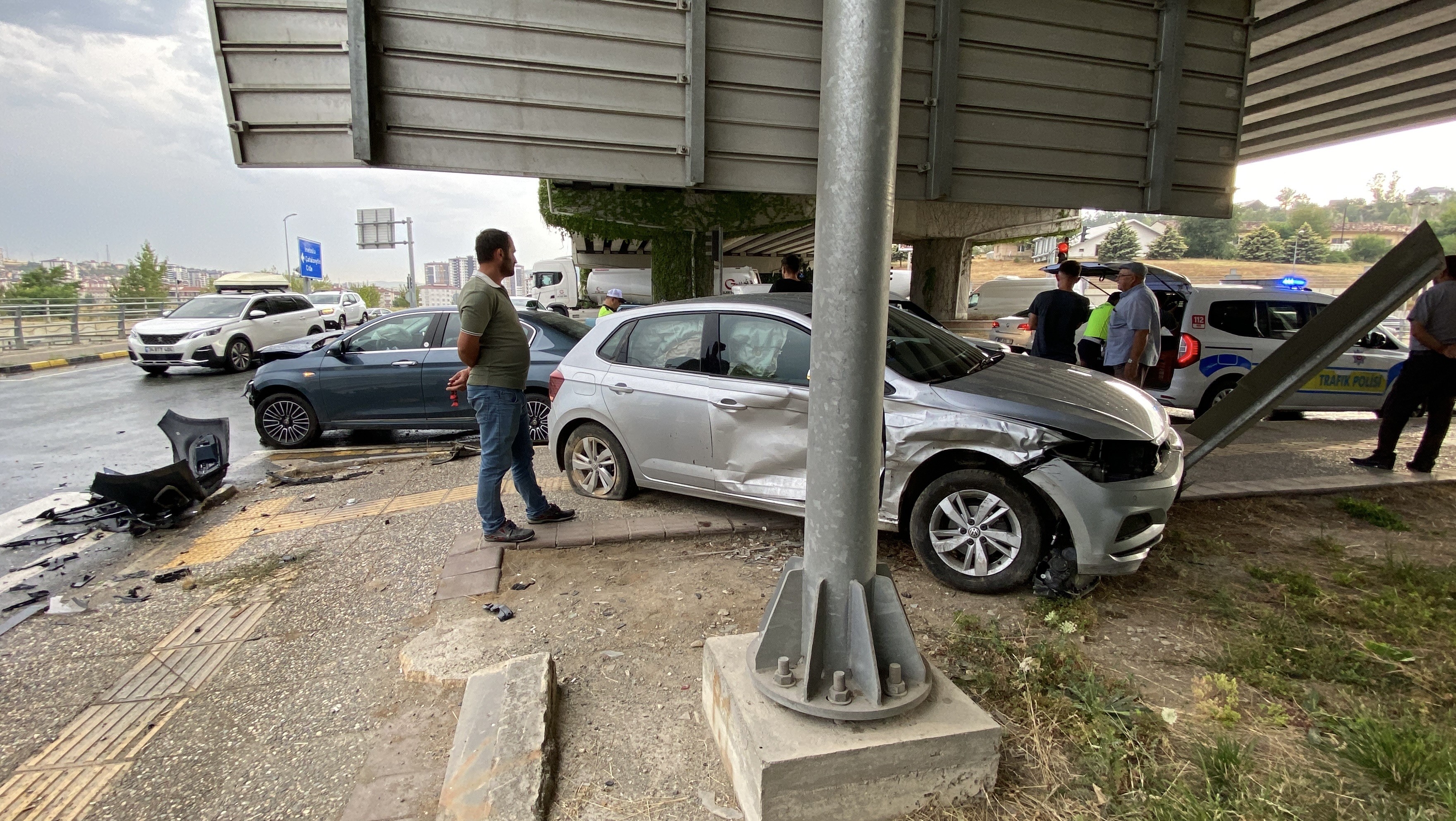 Kastamonu’da Üç Araç Birbirine Girdi 5 Yaralı (3)