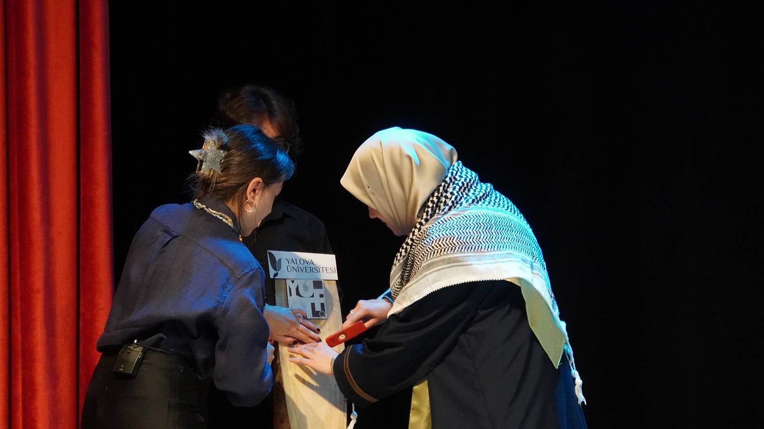 Kefiyesiyle Mezun Olan Fakülte Birincisi İnegöl'den Gencgazete (4)