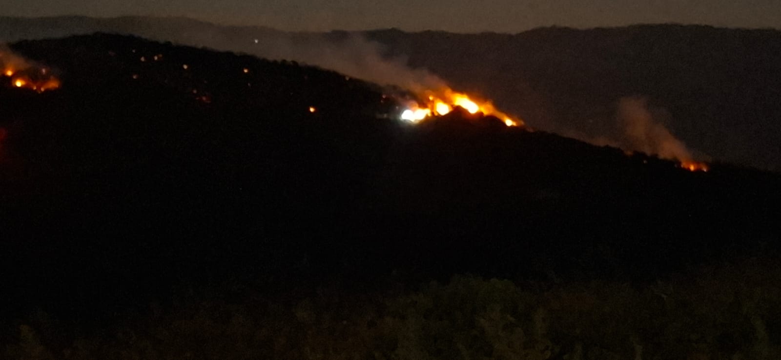 Manisa Sarıgöl’de Çıkan Yangın Uşak’a Ulaştı; Bazı Evler Tahliye Edildi (2)