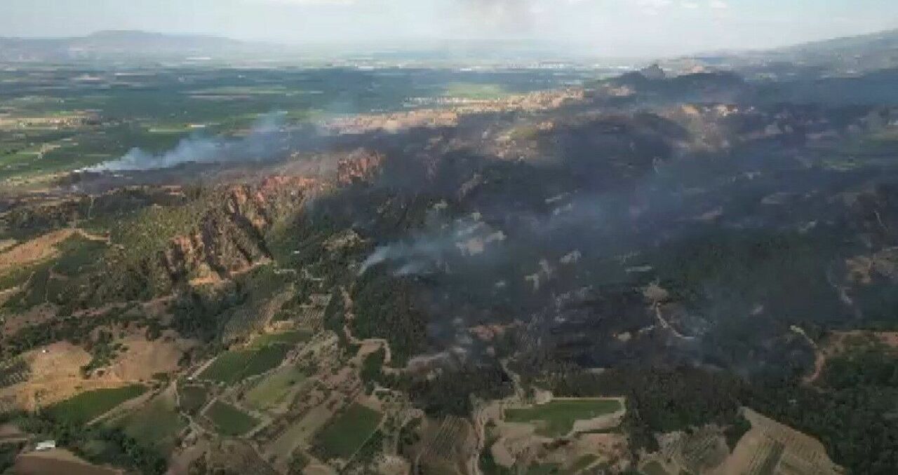 Manisa’daki Alevlere 5 Uçak Ve 7 Helikopterle Müdahale (5)