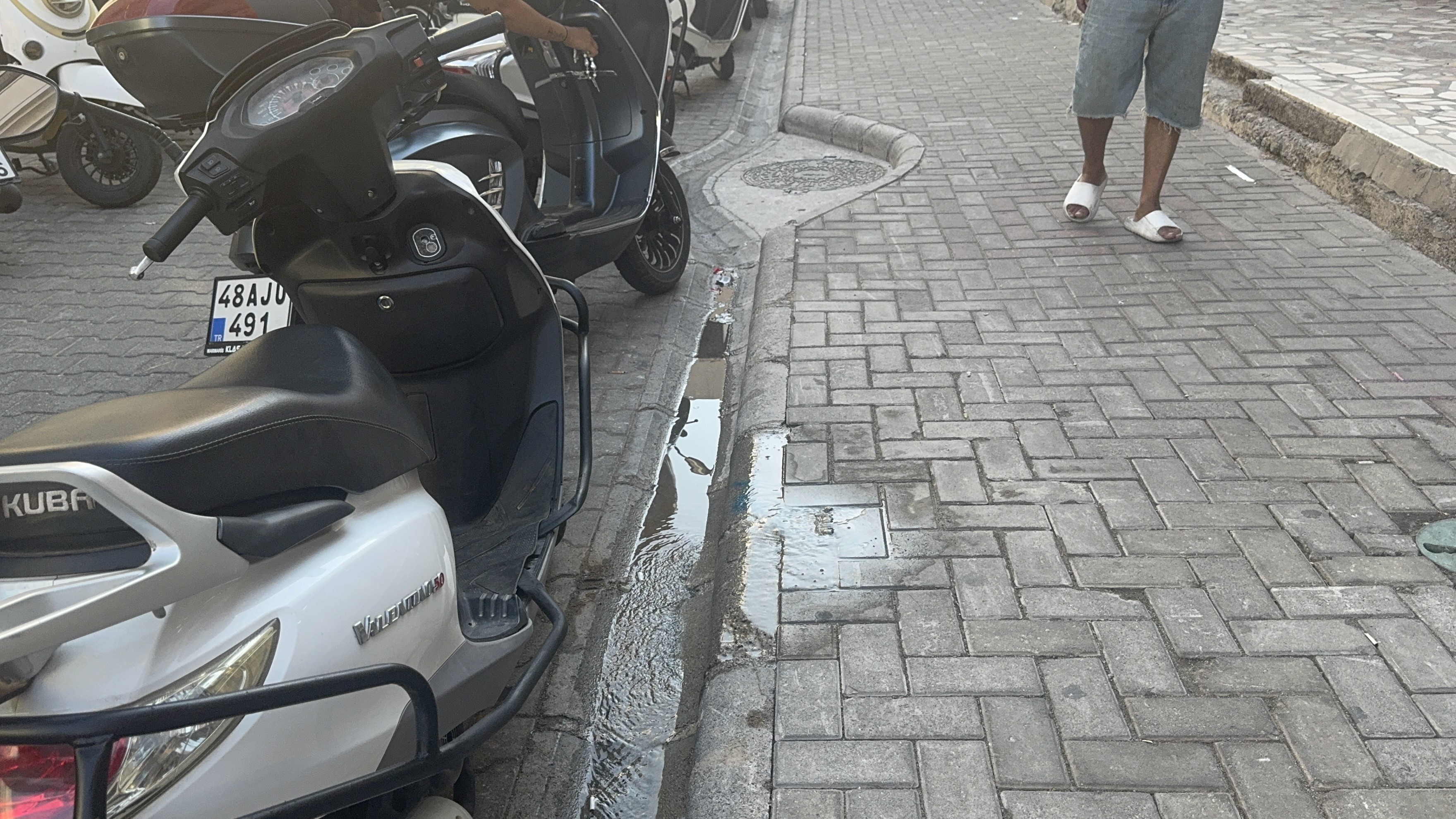 Marmaris’te 5 Gündür Tonlarca Su Boşa Akıyor (1)