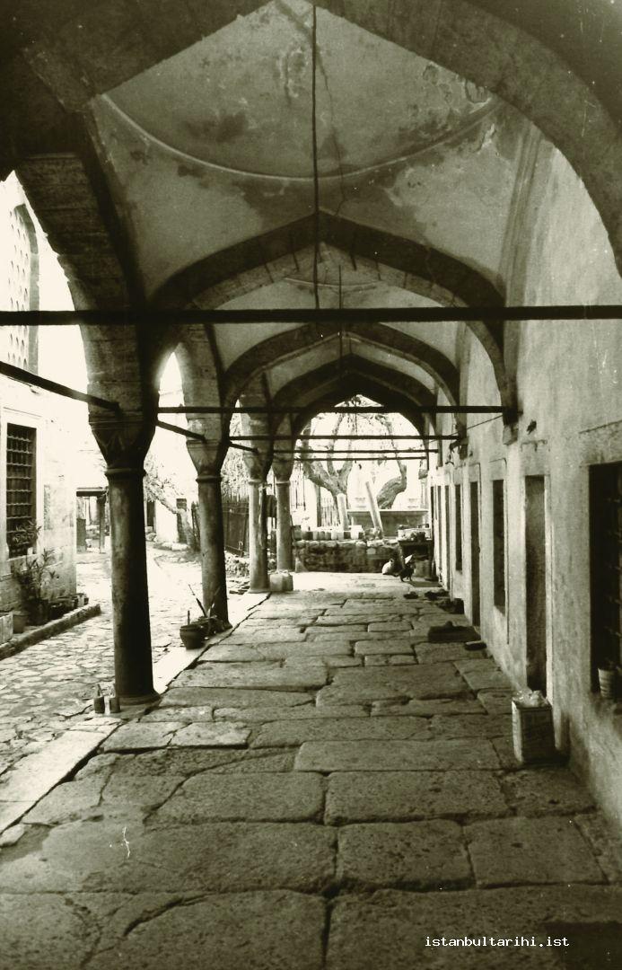 Miskinler Tekkesi'ni Duydunuz Mu Romanı Bile Var!Gencgazete (28)