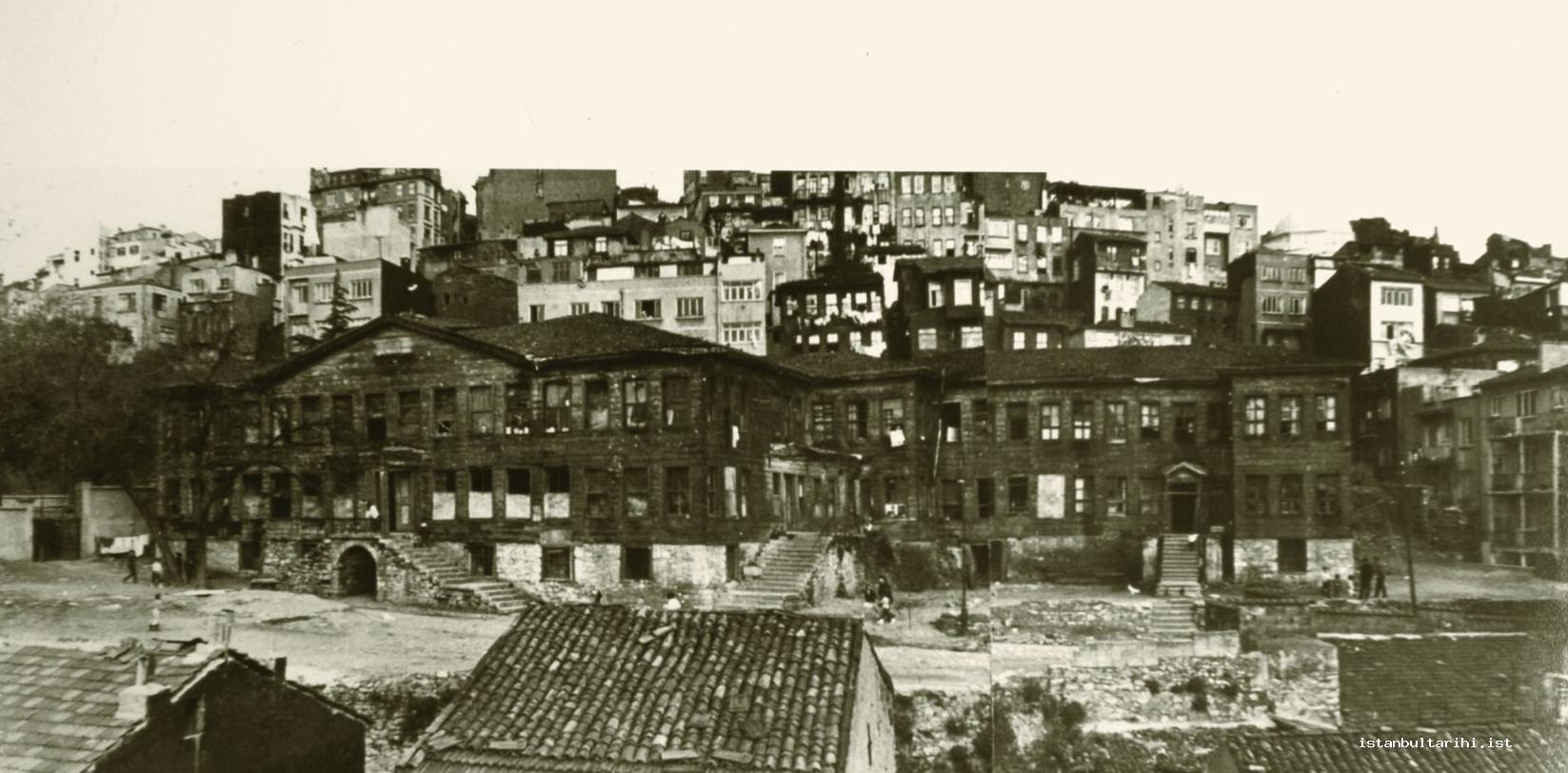 Miskinler Tekkesi'ni Duydunuz Mu Romanı Bile Var!Gencgazete (9)