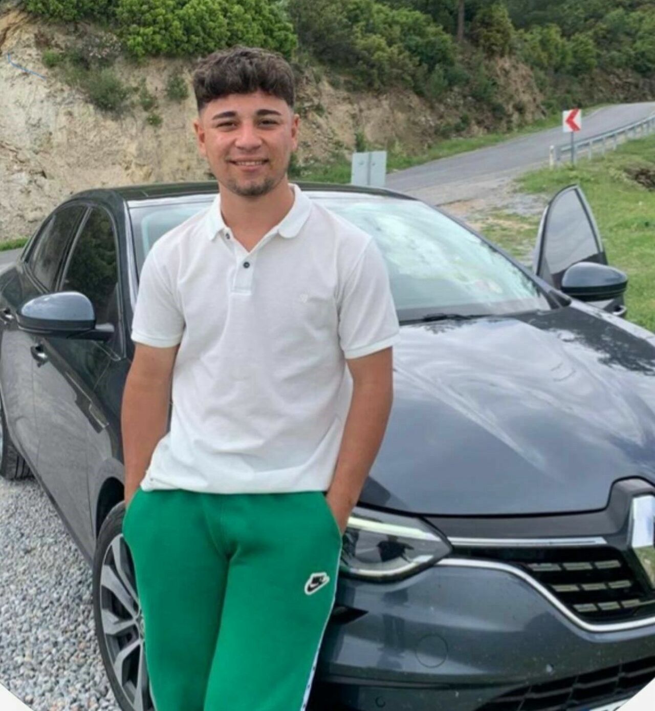 Motosiklet Yarışı Yapan 18 Yaşındaki Genç Kamyonete Çarpıp Öldü (1)