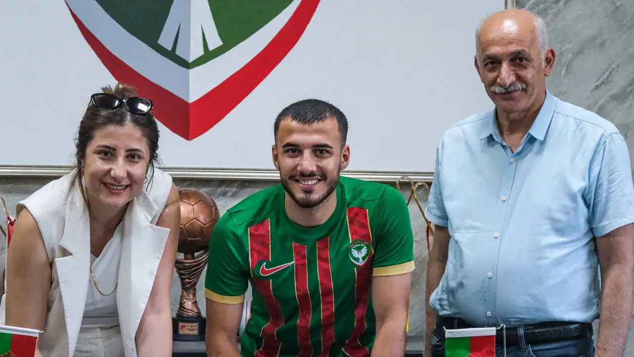 O İmzayı Attı, Tarihi Başlattı! Formasını Giydi, Yeni Dönem Resmen Başladı! (1)