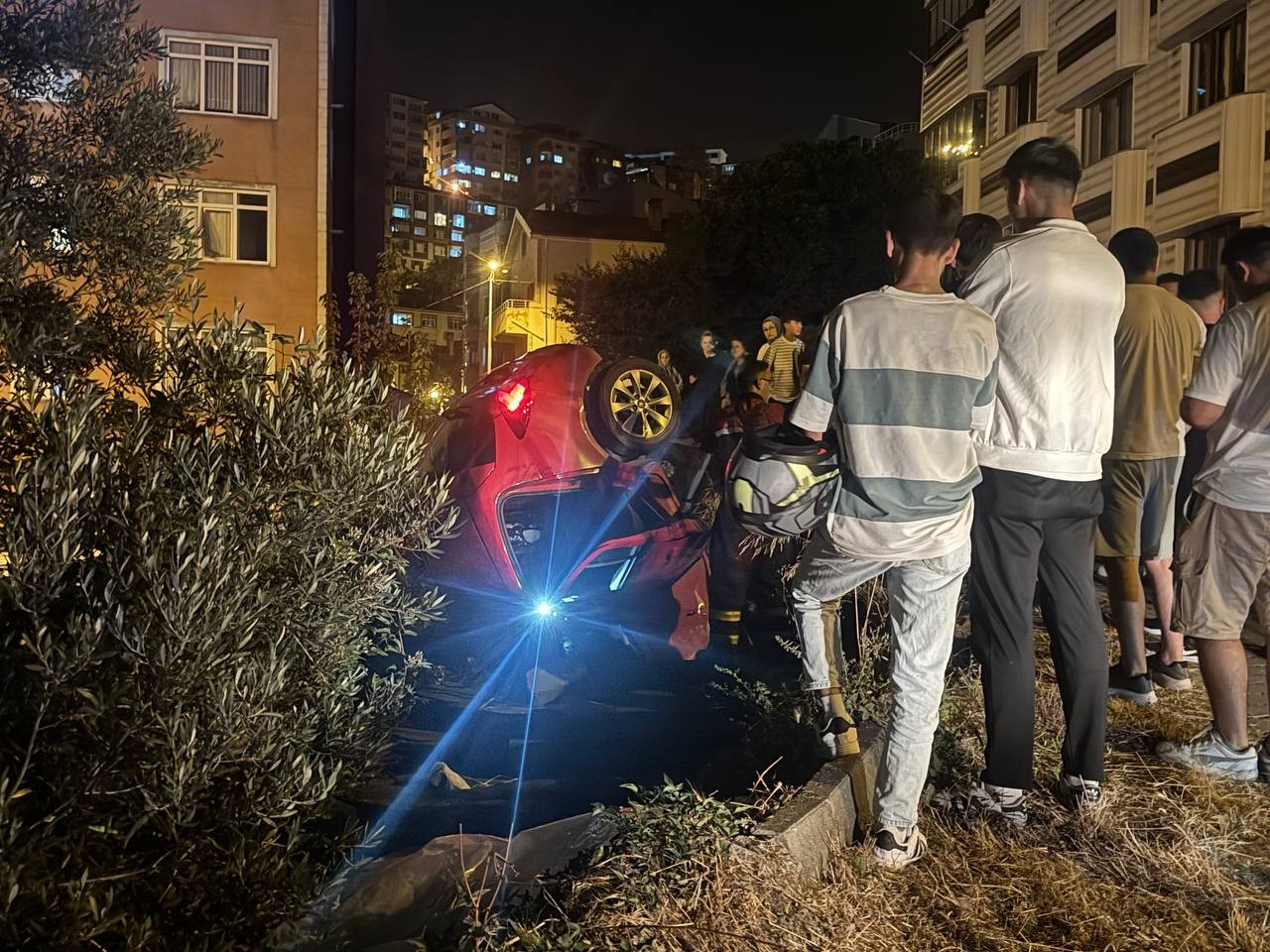 Otomobil Kömürlüğe Düştü, Sürücü Hafif Yaralandı (3)