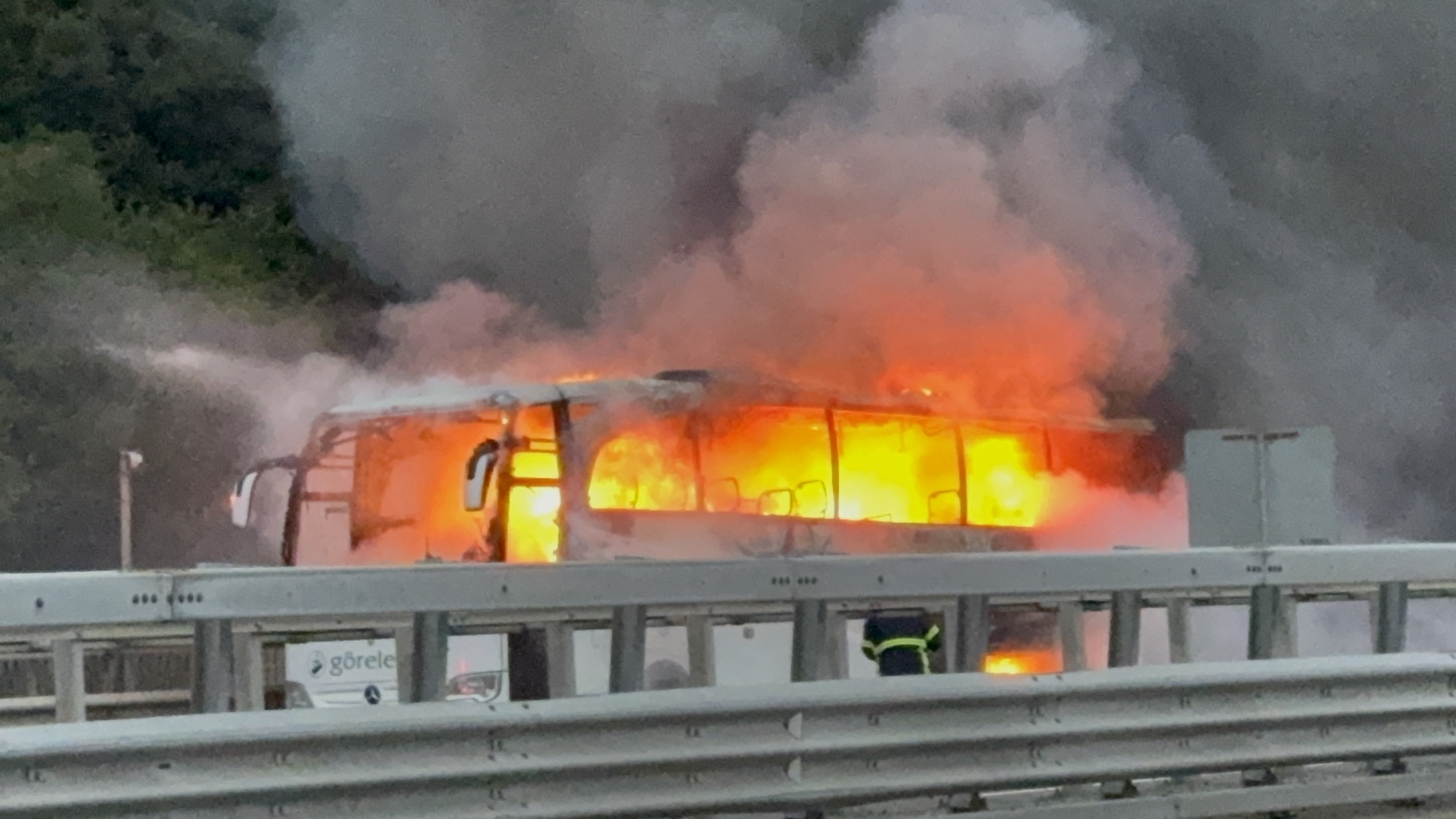 Otoyolda Otobüs Alev Alev Yandı (7)