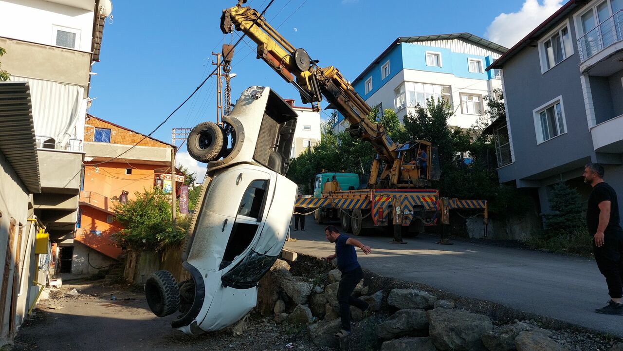 Park Halindeki Kamyonet Hareket Ederek 8 Yaşındaki Çocuğa Çarptı (3)