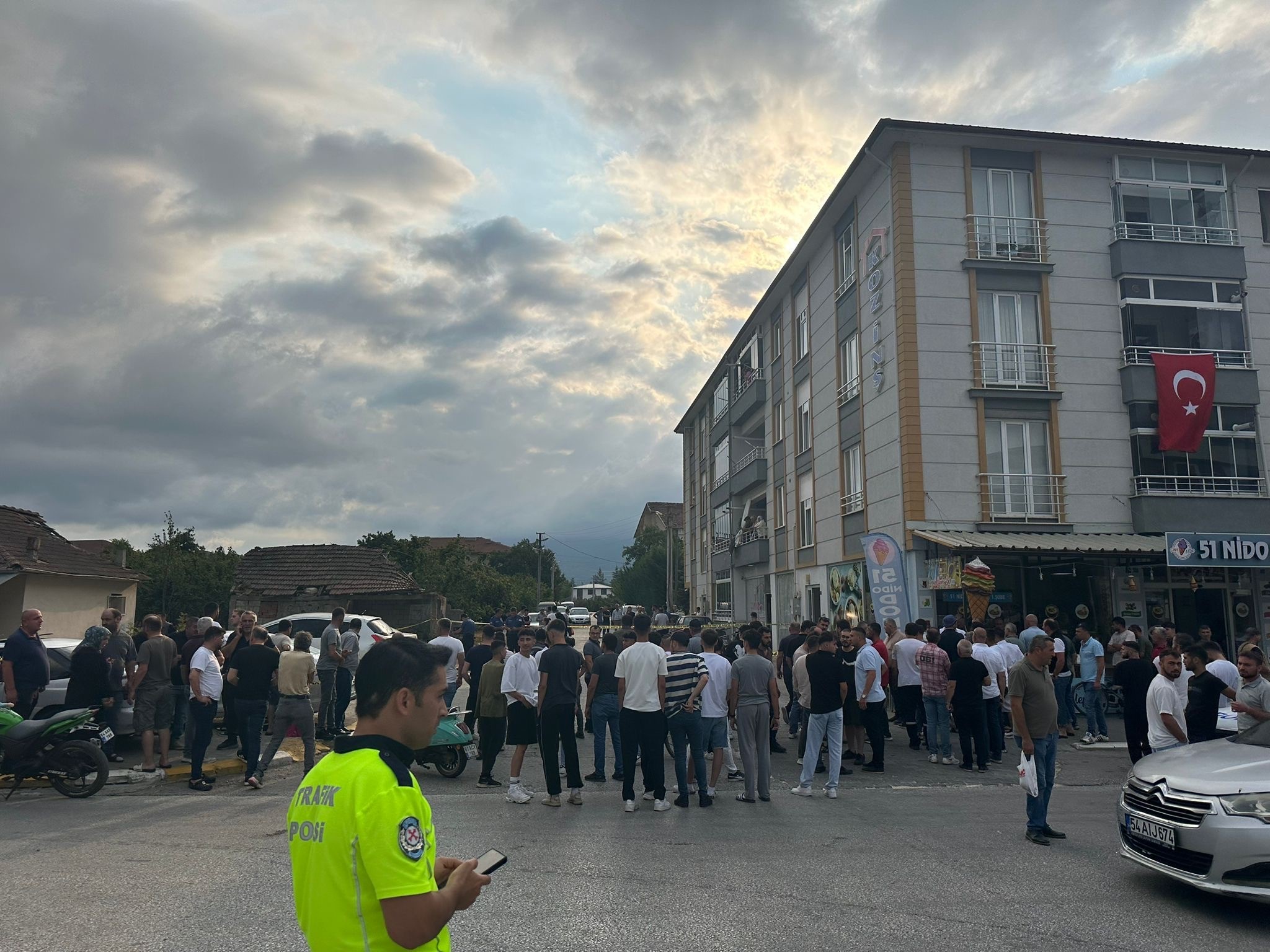 Sağlık Merkezi Önünde Silahlı Saldırıya Uğrayan Şahıs Hayatını Kaybetti (5)