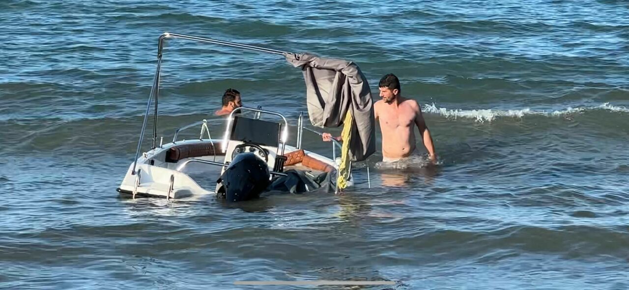 Samsun’da 5 Kişinin İçinde Olduğu Tekne Alabora Oldu! (3)
