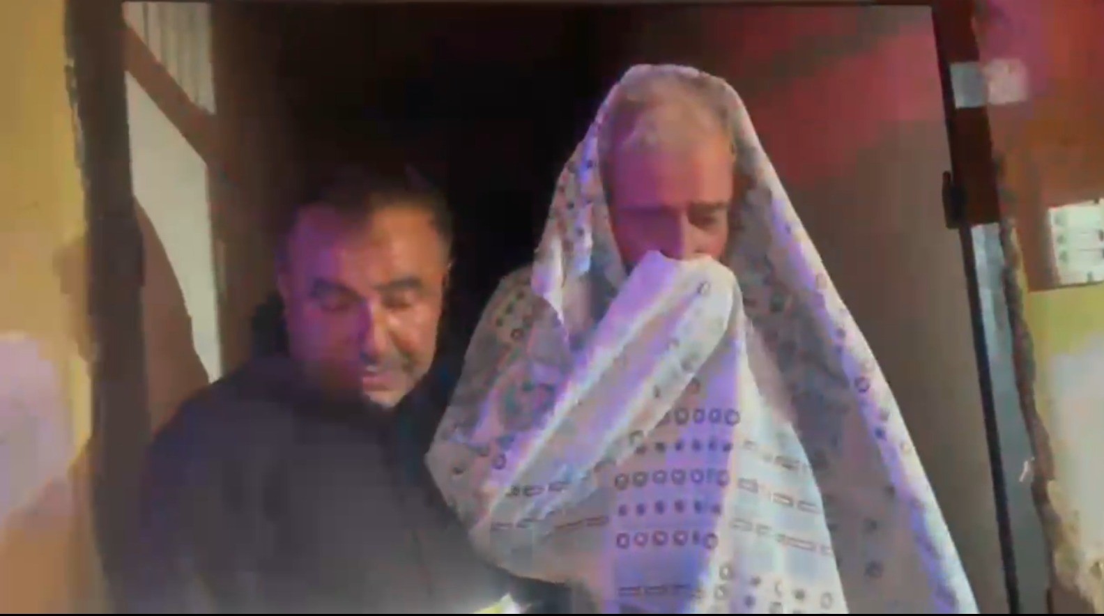 Şanlıurfa'da Korkutan Yangın 3 Kişi Hastanelik Oldu (3)