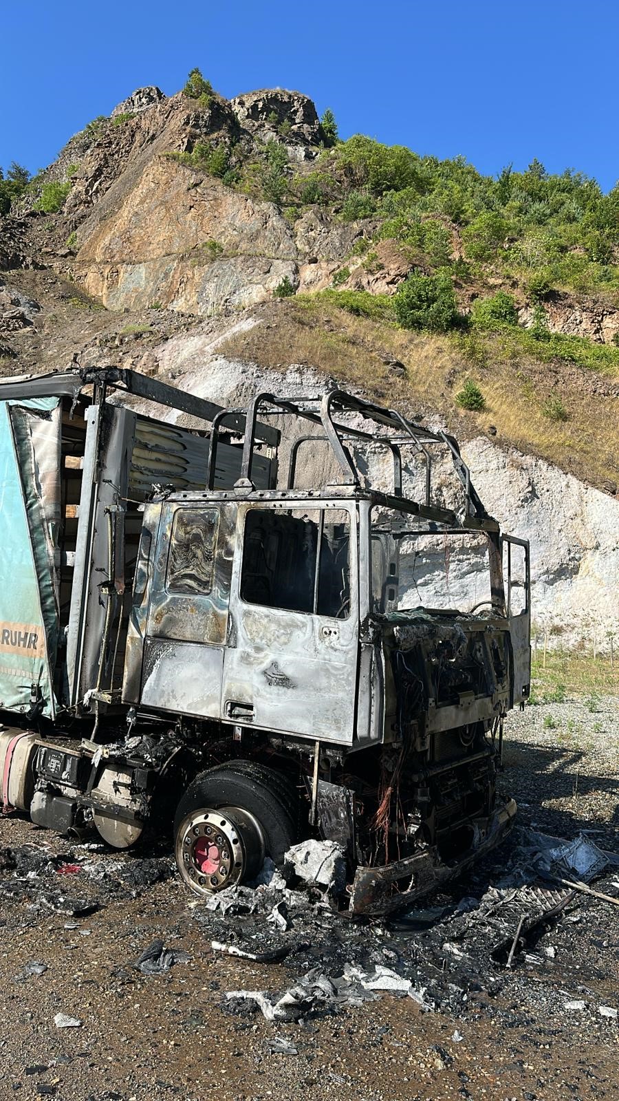 Seyir Halindeki Tır Alev Alev Yandı (1)