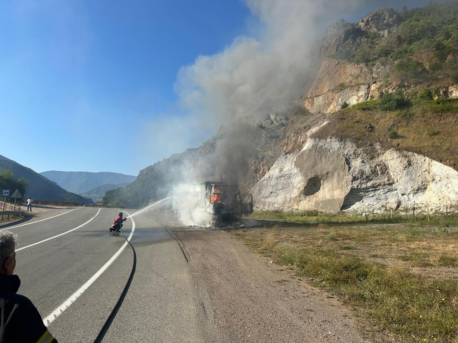 Seyir Halindeki Tır Alev Alev Yandı (3)