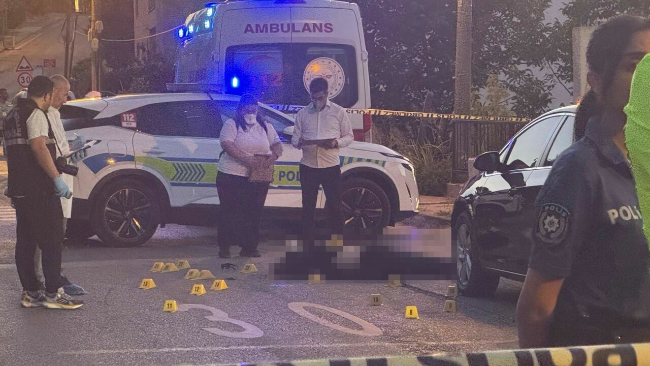 Sokak Ortasında Çifte Cinayet Baba Ve Oğul Hayatını Kaybetti (1)