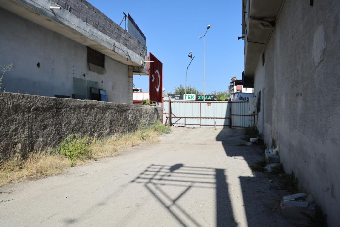 Tapulu Arazim Dedi, Sokağın Girişini Kapattı (5)