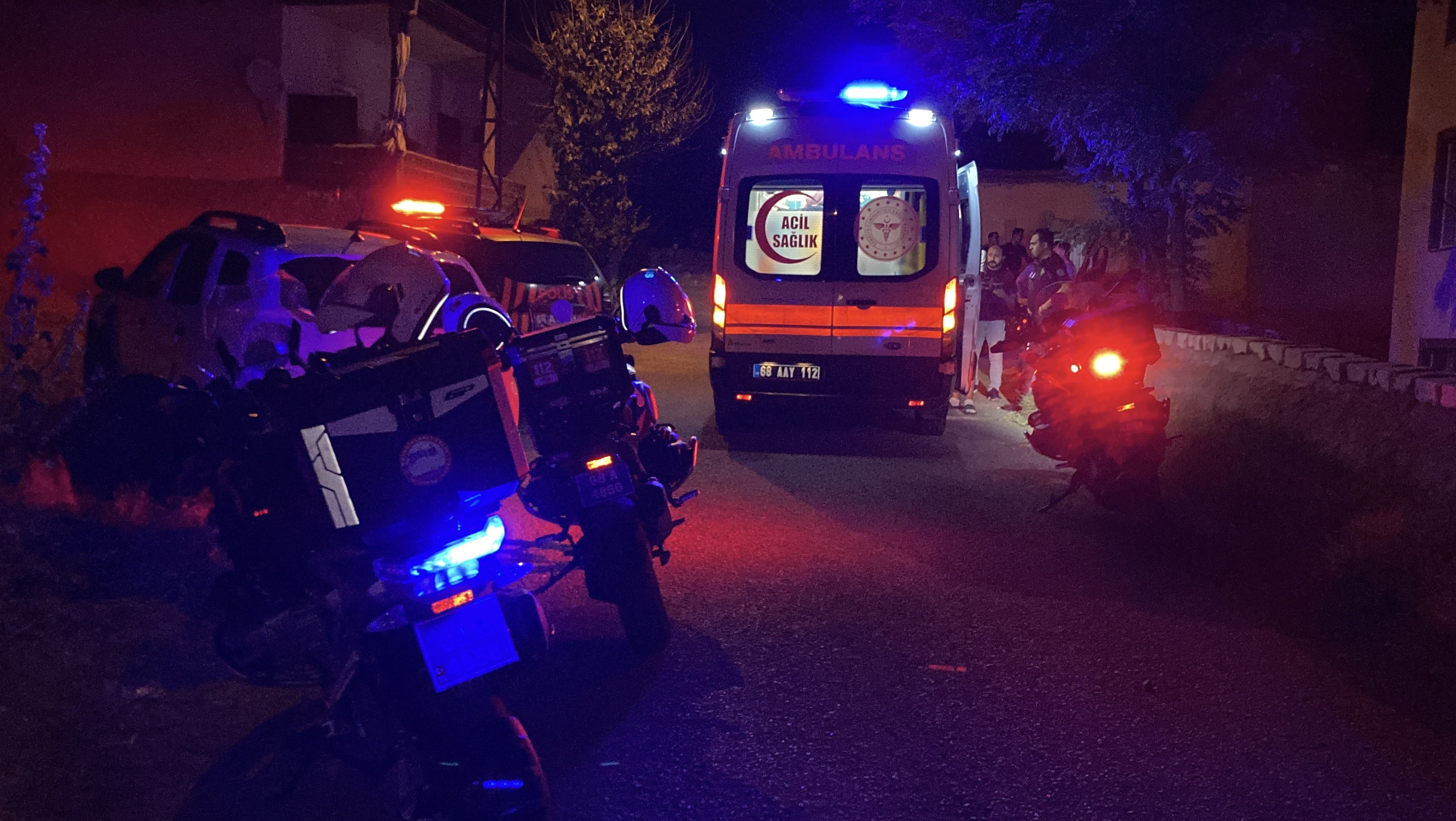 Tartışan 2 Arkadaş Birbirini Bıçakladı (3)