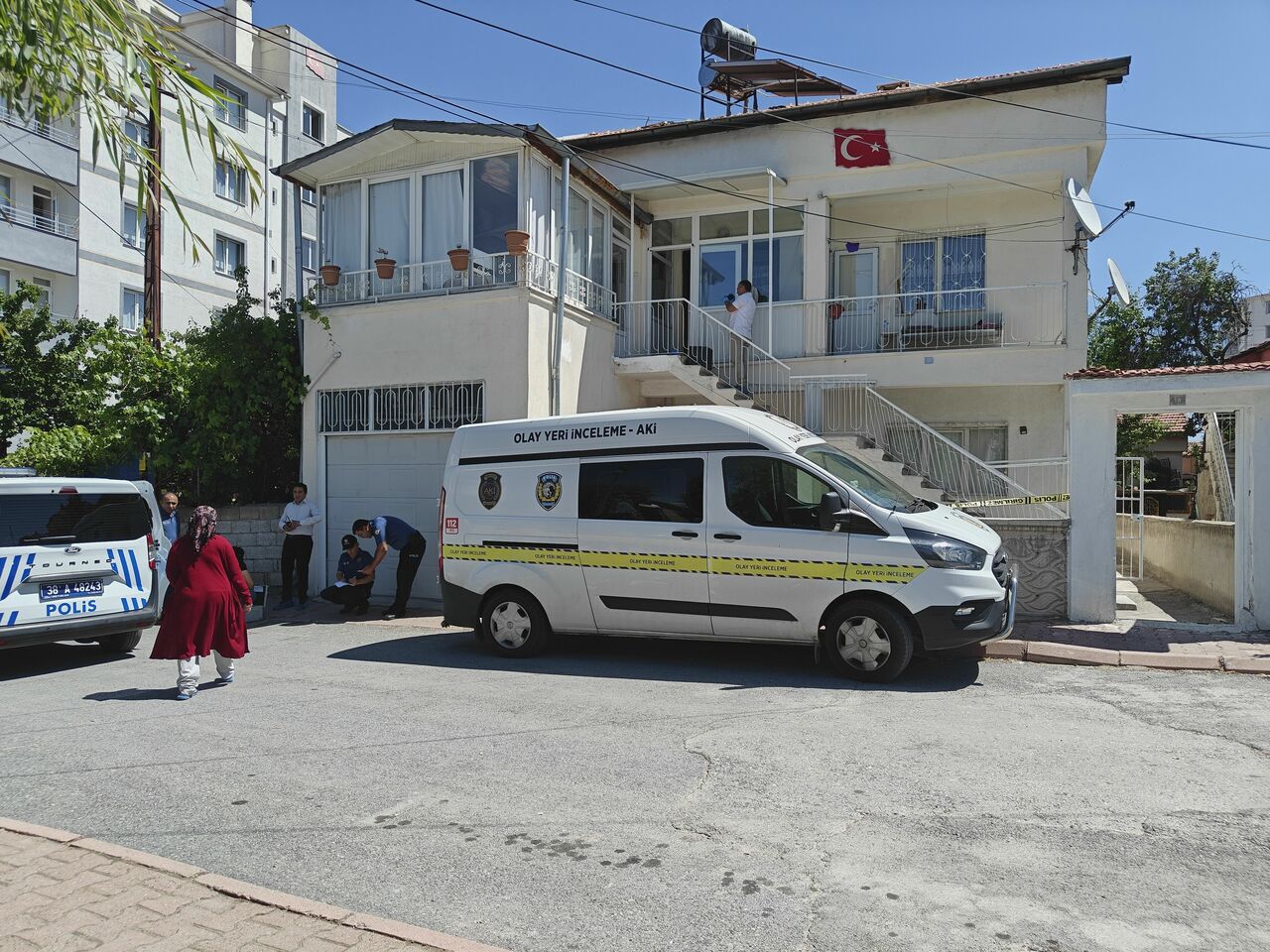 Üvey Kızını Ağır Yaraladıktan Sonra Intihar Etti (1)