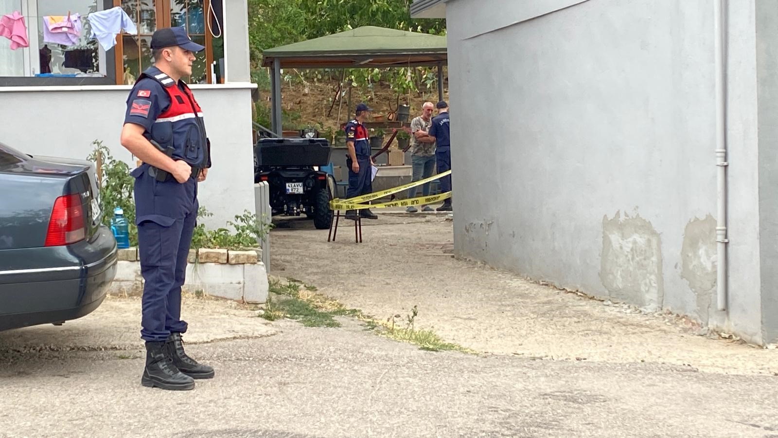 Yaralı Halde Ev Baskınına Gitti, 4 Kişiyi Yaraladı (2)