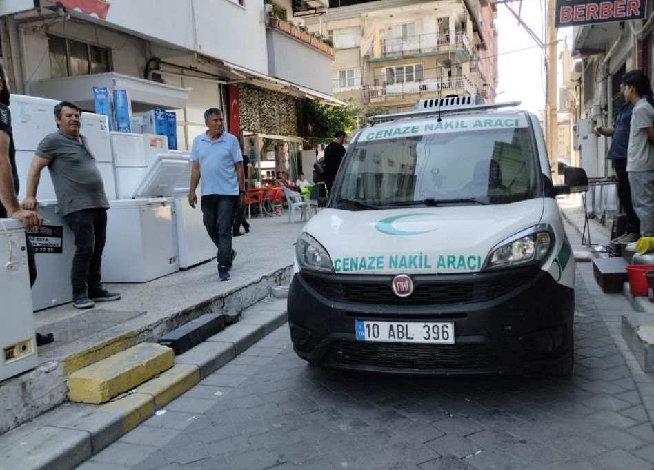 Yaşlı Adam, Binanın Teras Katındaki Demirlerde Asılı Bulundu (1)
