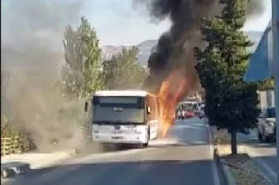 Yolcu Dolu Otobüs Seyir Halindeyken Alev Aldı! (1)