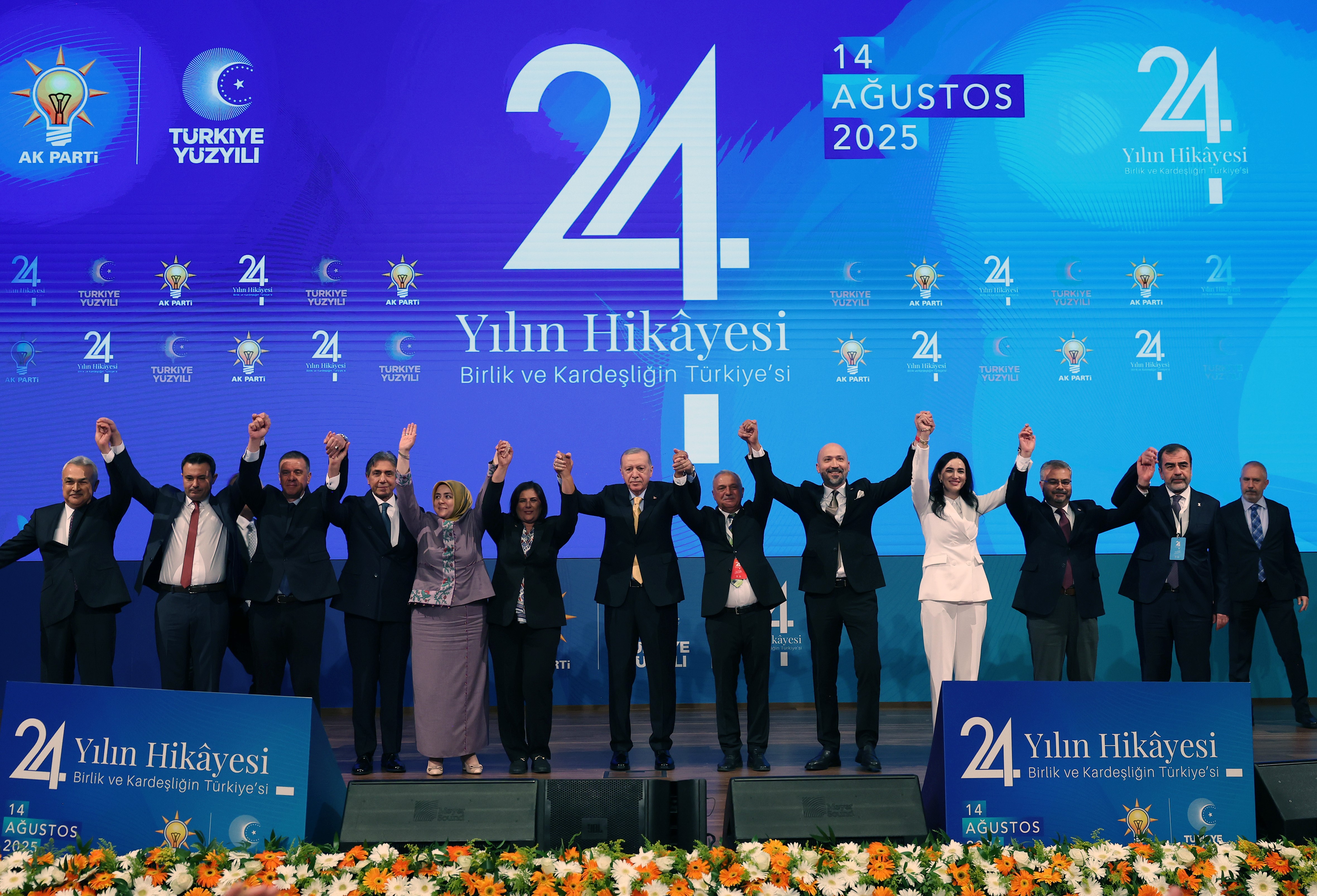 9 Belediye Başkanı Ak Parti’ye Katıldı Cumhurbaşkanı Erdoğan Rozetlerini Taktı (4)