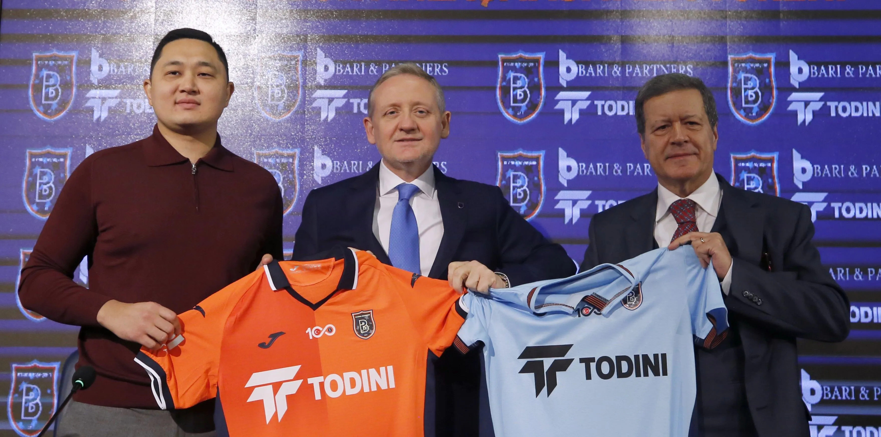 Aa 20240116 33448964 33448963 Basaksehir Futbol Kulubu Ile Todini Insaat Arasinda Gogus Sponsorlugu Anlasmasi Imzalandi