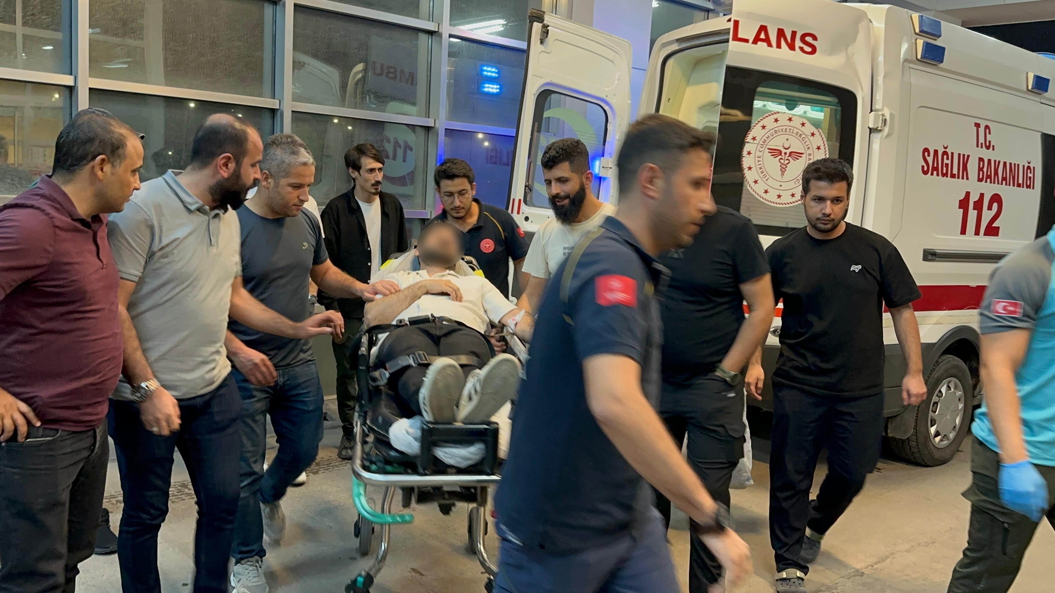 Adıyaman Kahta’da Polis Aracıyla Otomobil Çarpıştı 5 Yaralı (2)