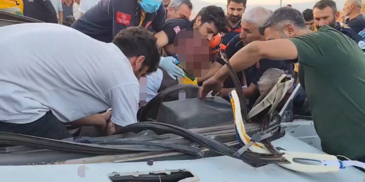 Adıyaman’da Otomobil Takla Attı 1’I Ağır 4 Yaralı (2)
