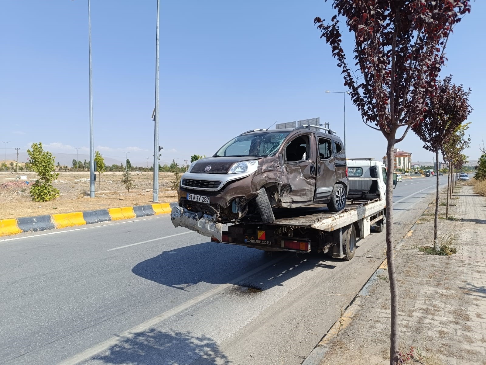 Ağrı’da Kırmızı Işık Ihlali Kazaya Yol Açtı 8 Yaralı (2)