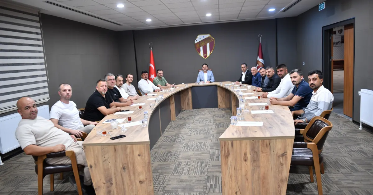 Akhisarspor Yönetiminden İnegölspor’a Yeni Sezon Öncesi Ziyaret (2)