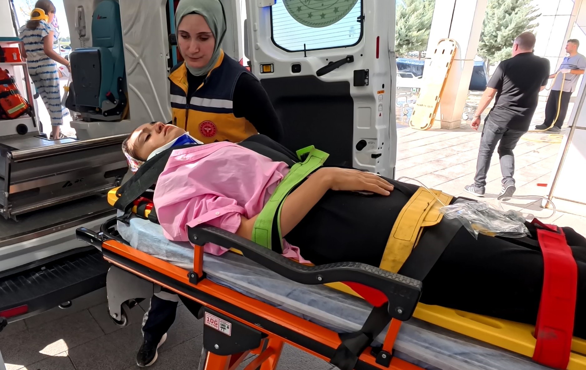 Aksaray'da Otomobil Kamyonetle Çarpıştı 1'I Ağır 5 Yaralı (1)