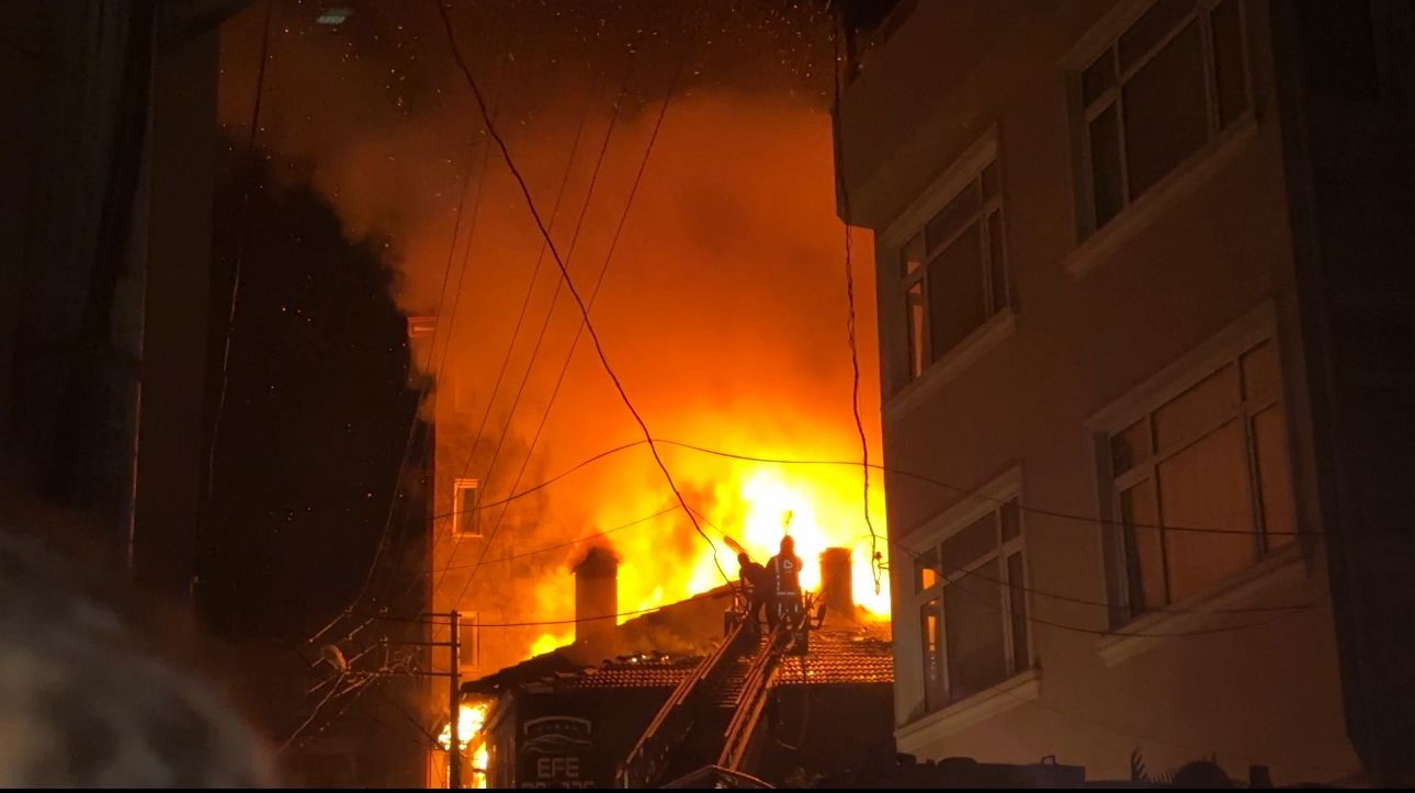 Balıkesir'de Korkutan Ev Yangını (2)