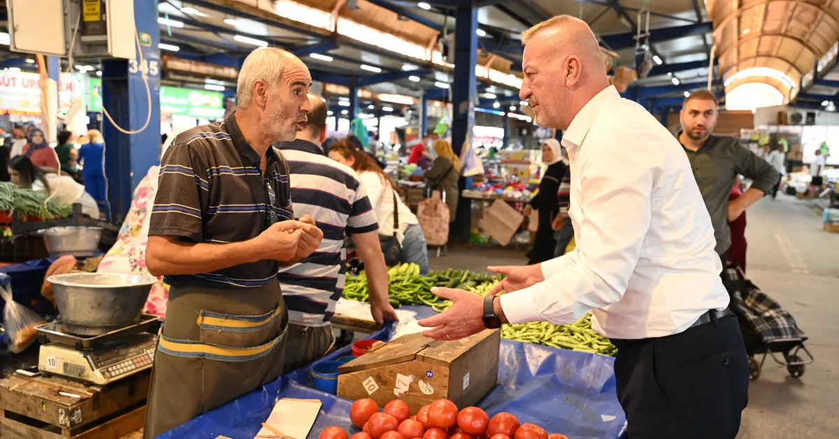 Başkan Fatih Karabatı Pazaryerinde Esnaf Ve Vatandaşlarla Buluştu (4)