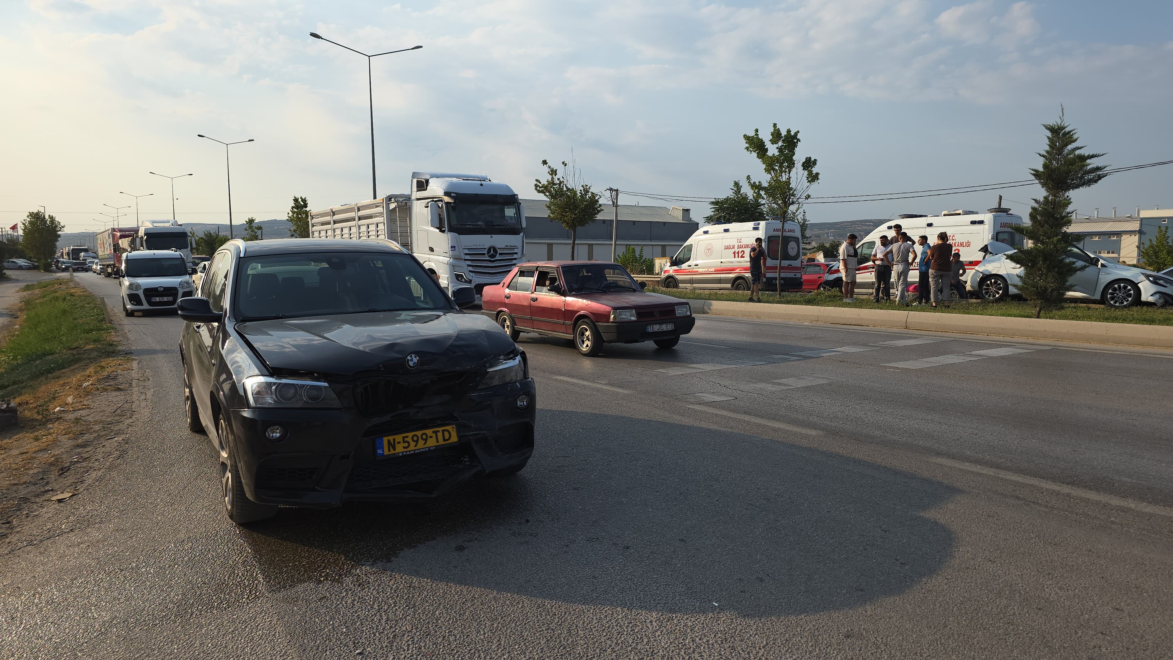 Bursa İnegöl Yolunda Çip Araç Ile Otomobil Çarpıştı! (2)