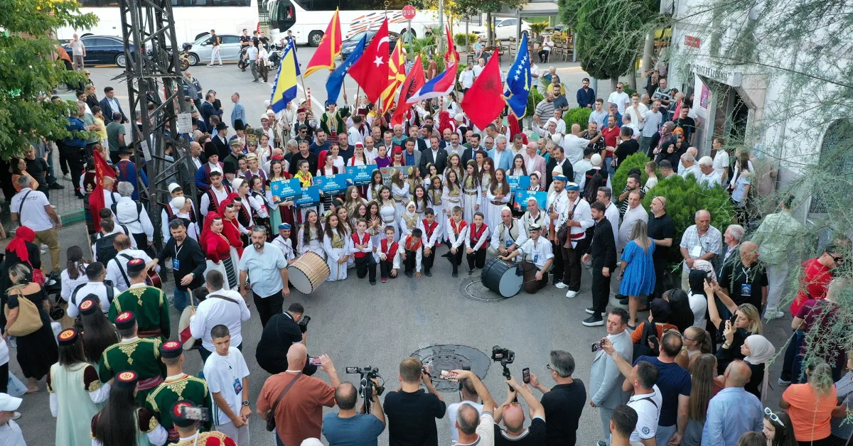 Bursa’da 19. Balkan Festivali Renkli Kortej Yürüyüşüyle Başladı (2)