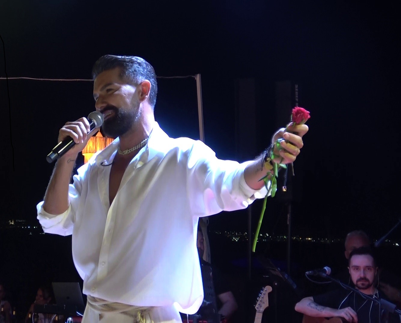 Bursa'da 20 Yıl Sonra Ilk Sahneye Çıktığı Mekana Geri Döndü (1)