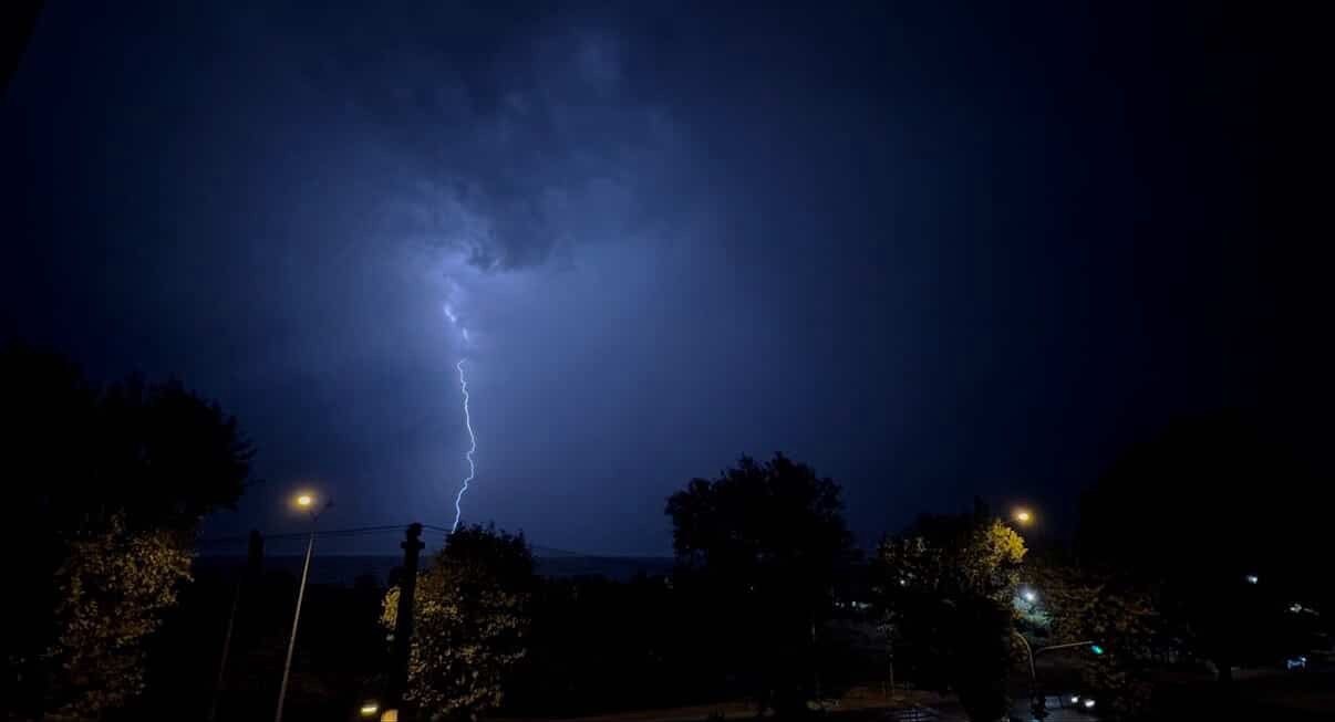 Bursa’da Şimşekler Geceyi Aydınlattı (1)
